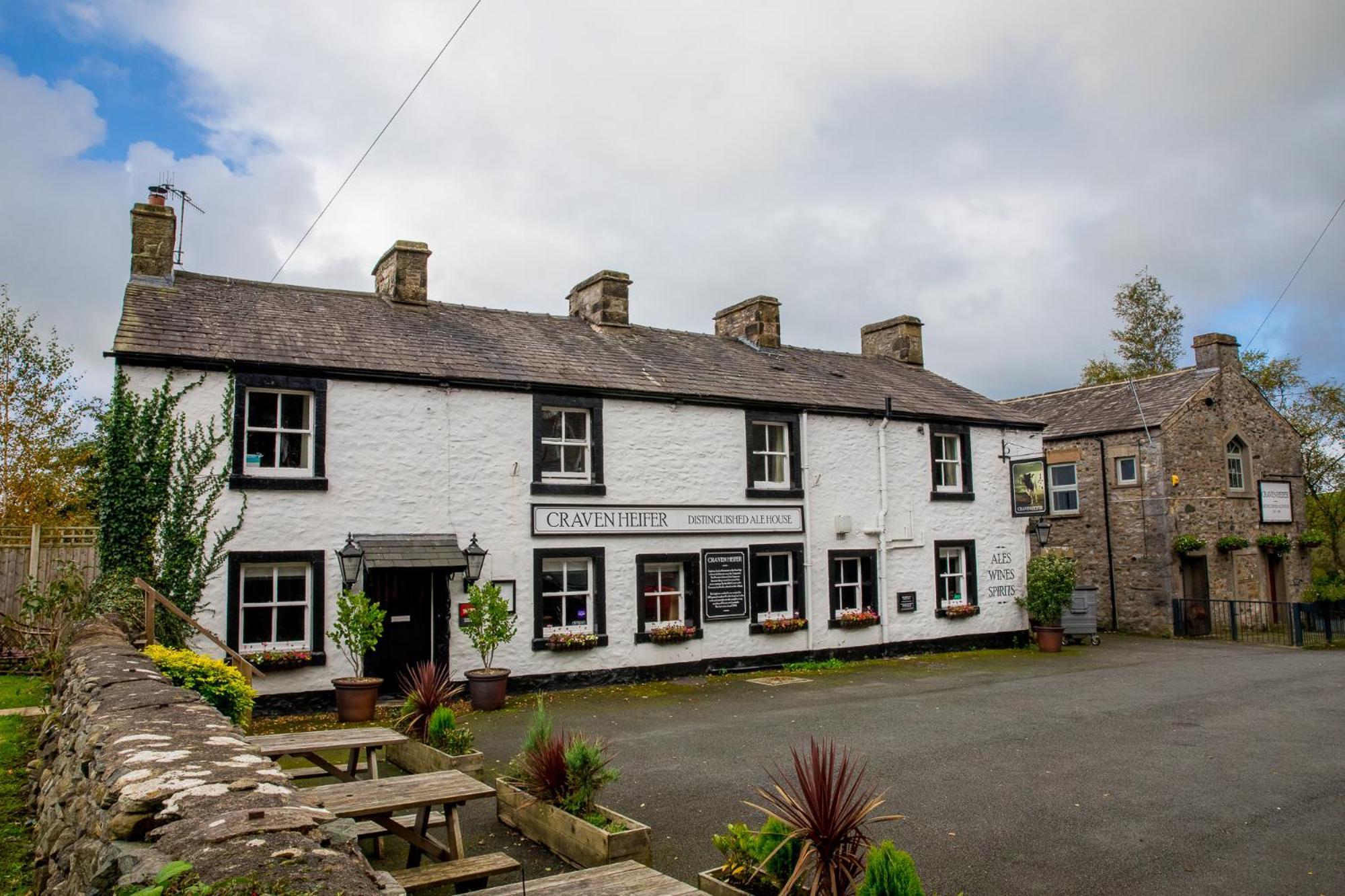 Craven Heifer Hotel Ингълтън Екстериор снимка